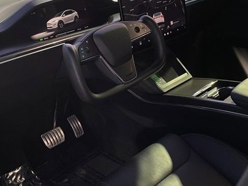 Used 2022 Tesla Model X Plaid image 4