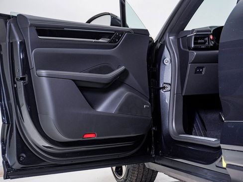 New 2025 Porsche Macan 4S Electric image 26