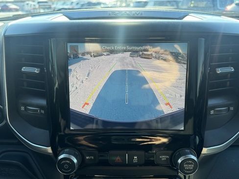 Used 2024 RAM 2500 Big Horn w/ Sport Appearance Package image 18