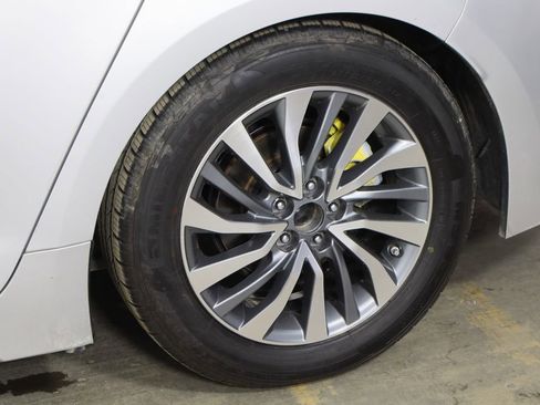 Used 2020 Toyota Corolla SE image 34