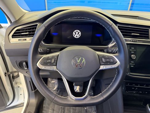 Used 2024 Volkswagen Tiguan SE w/ Panoramic Sunroof Package FWD image 14