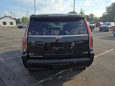 Used 2016 Cadillac Escalade Luxury AWD/4WD image 8