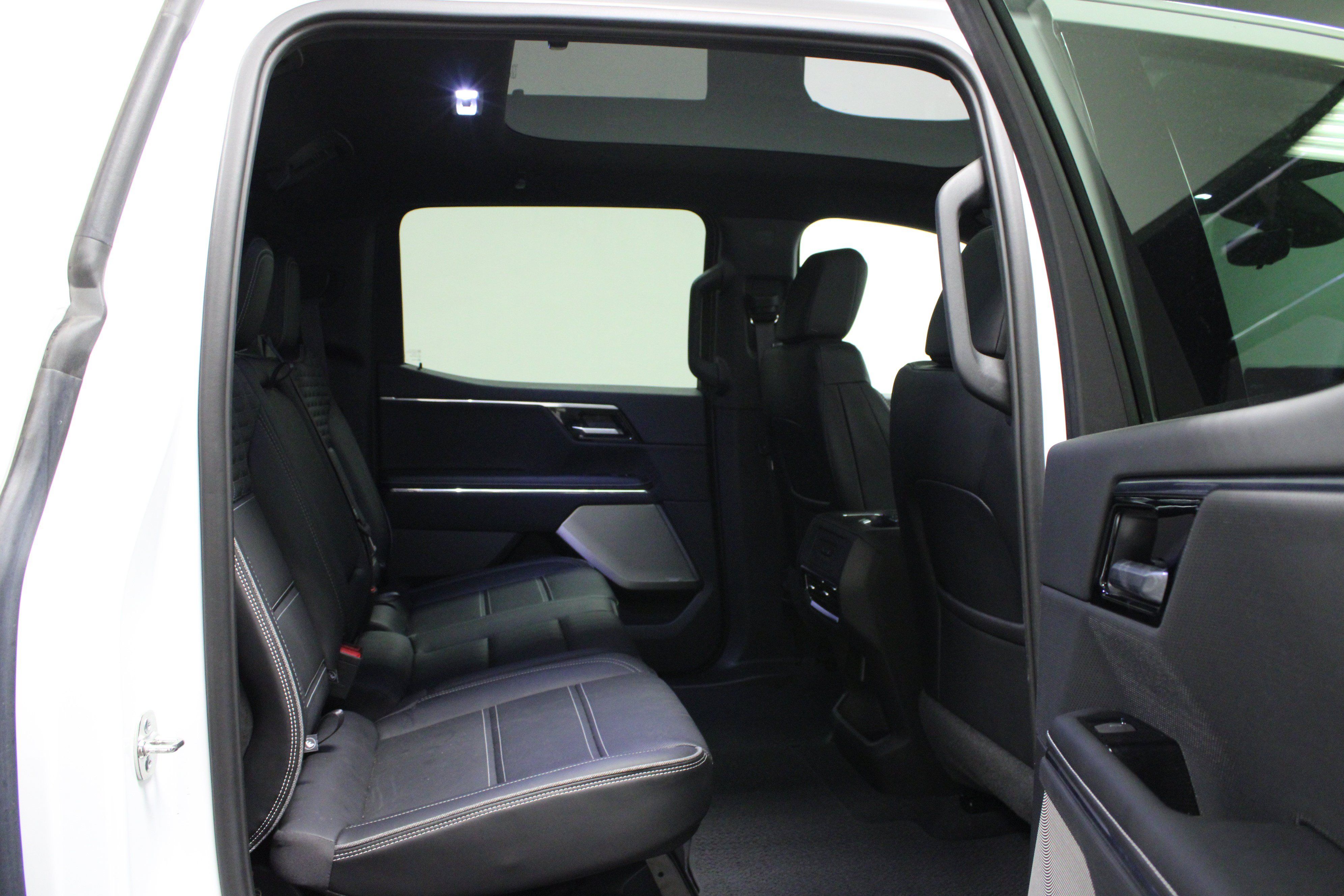 Used 2025 GMC Sierra EV Denali AWD/4WD image 15