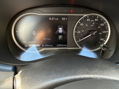 Used 2025 Nissan Versa SV FWD image 38