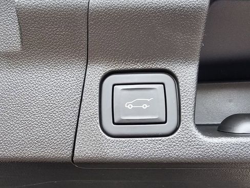 Used 2023 GMC Acadia AT4 w/ Technology Package image 33