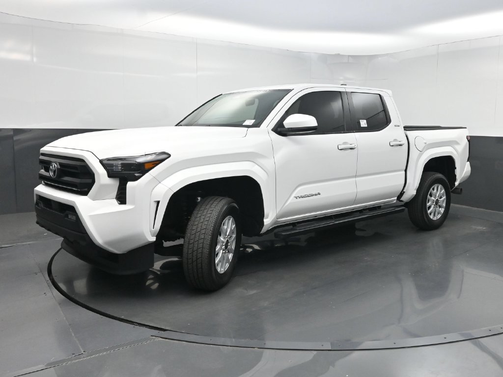 Used 2024 Toyota Tacoma SR5 AWD/4WD image 21