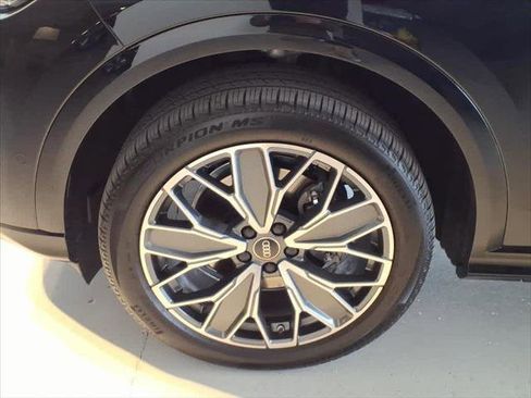 Certified 2025 Audi Q5 Premium Plus w/ Premium Plus image 8