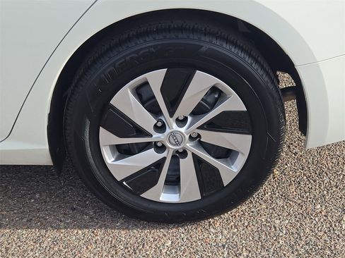 Used 2025 Nissan Altima 2.5 S image 32