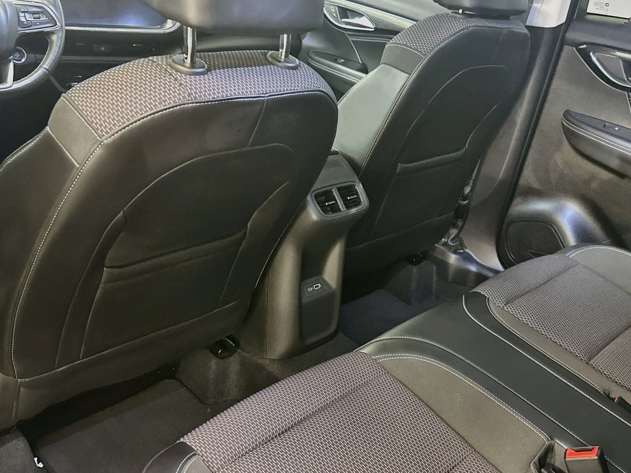 Used 2023 Buick Envision Preferred w/ Sport Touring Package AWD/4WD image 27