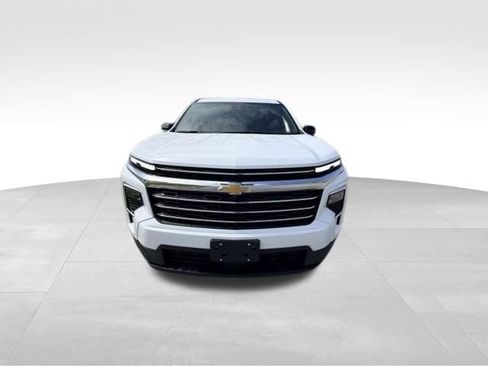 Certified 2026 Chevrolet Traverse LT w/ Sun and Wheel Package AWD/4WD image 3