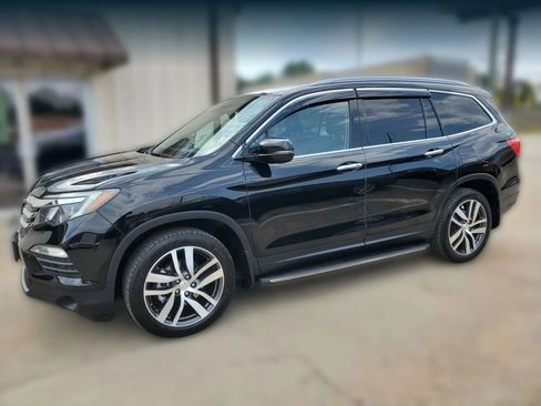 Used 2018 Honda Pilot Touring image 9