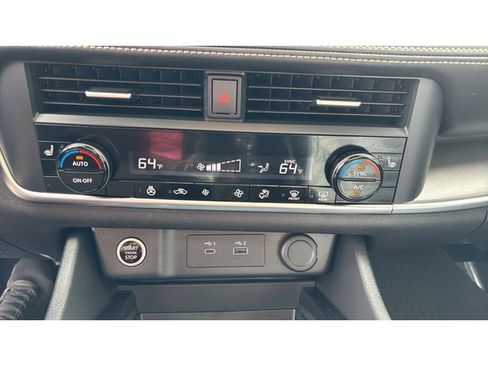 Used 2023 Nissan Rogue SV w/ SV Premium B Package AWD/4WD image 16