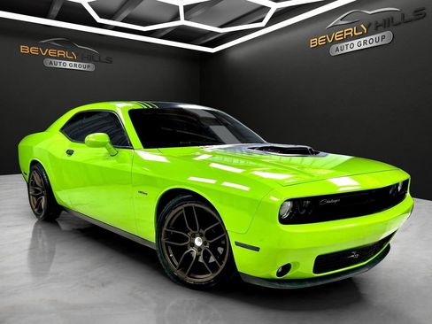 Used 2015 Dodge Challenger R/T Plus RWD image 7
