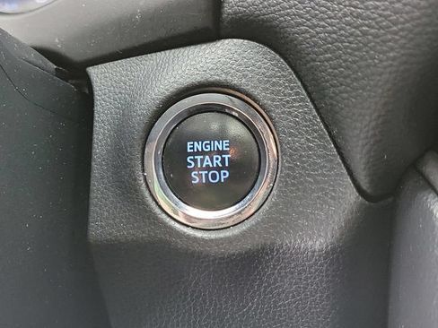 Used 2019 Toyota RAV4 Limited FWD image 33