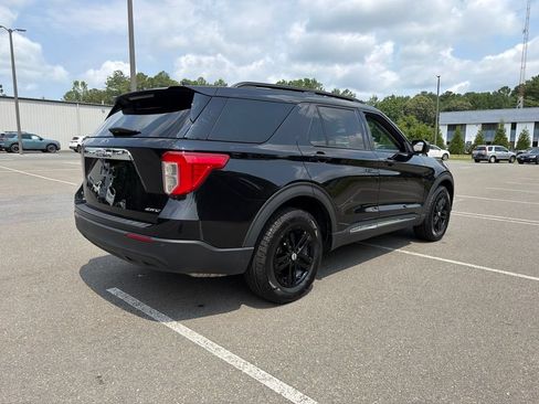 Used 2023 Ford Explorer XLT AWD/4WD image 5