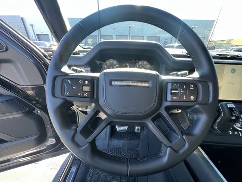 Certified 2025 Land Rover Defender 130 V8 image 20