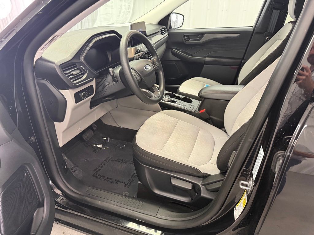 Used 2025 Ford Escape Active FWD image 11