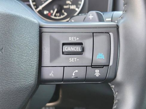 Used 2025 Nissan Rogue SV FWD image 19