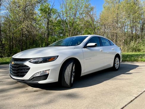 Used 2022 Chevrolet Malibu LT image 1