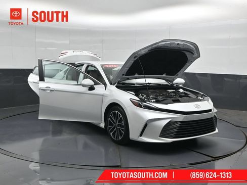 Used 2025 Toyota Camry XLE AWD/4WD image 55