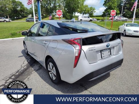 Used 2016 Toyota Prius Three FWD image 5
