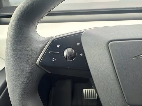 Used 2024 Tesla Cybertruck AWD Crew Cab image 17
