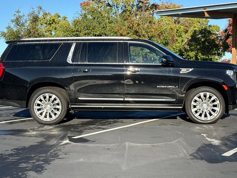 Used 2024 GMC Yukon XL Denali w/ Denali Reserve Package image 3