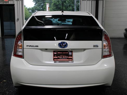 Used 2015 Toyota Prius Two FWD image 4