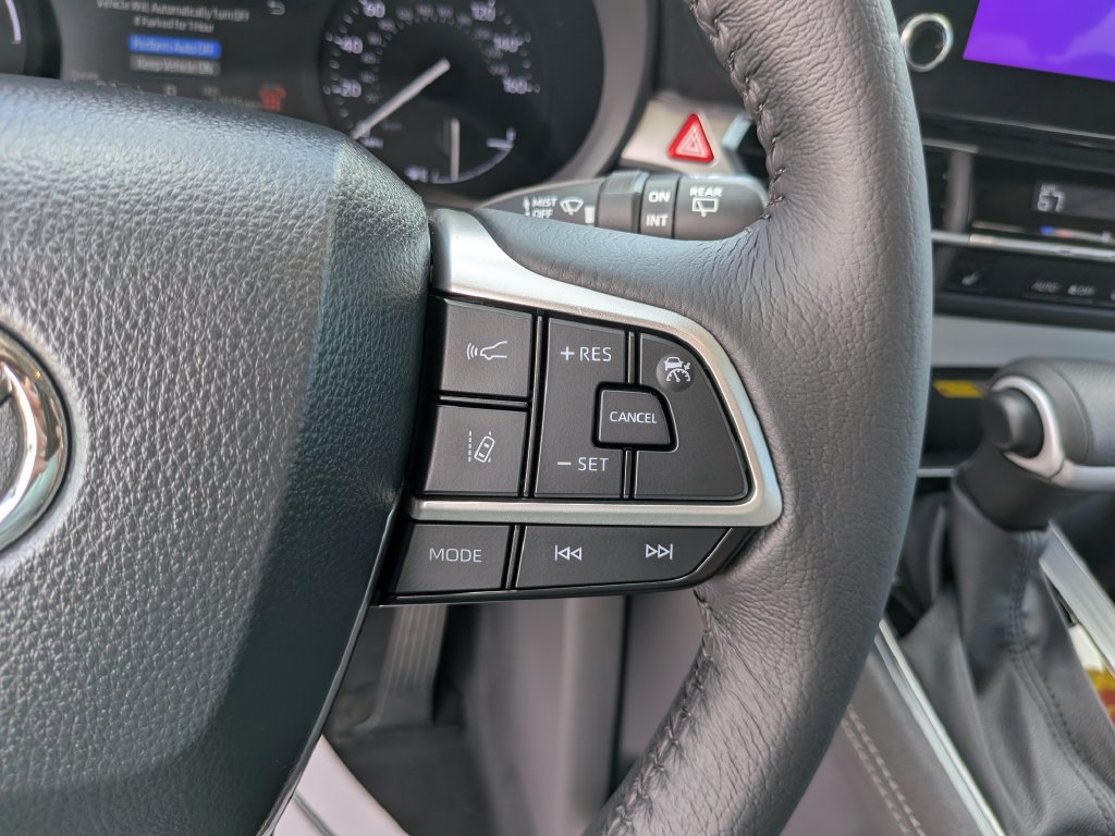 Used 2026 Toyota Sienna XLE FWD image 37