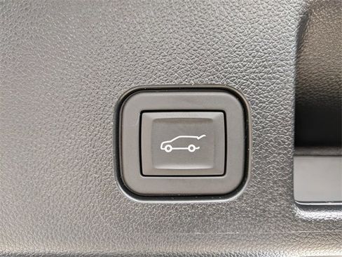 Used 2025 Chevrolet Equinox EV RS image 11