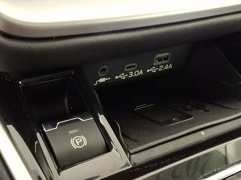 Used 2023 Subaru Outback Limited AWD/4WD image 23