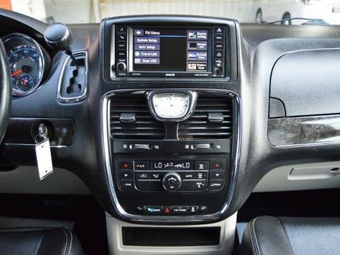 Used 2015 Chrysler Town & Country Touring FWD image 22