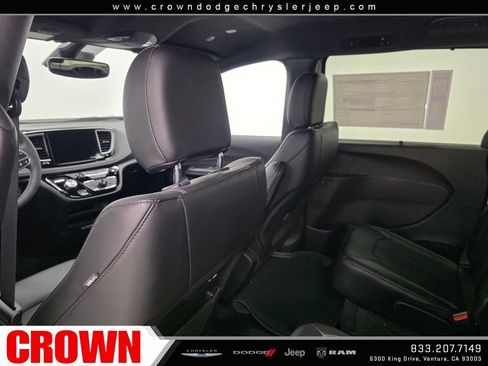 New 2027 Chrysler Pacifica Select FWD image 13