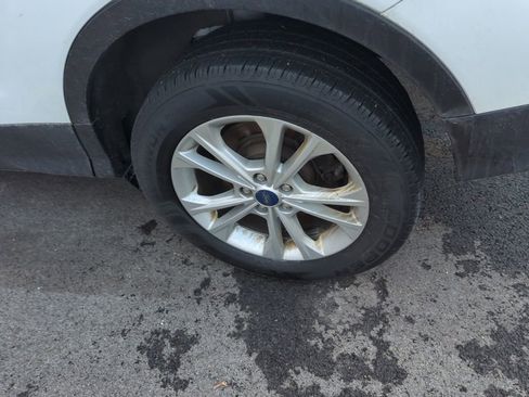 Used 2019 Ford Escape SE image 5