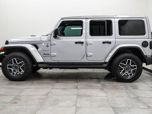 Used 2024 Jeep Wrangler Unlimited Sahara w/ Technology Group AWD/4WD image 8