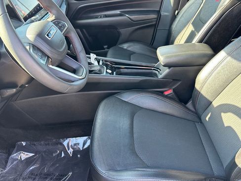 Used 2024 Jeep Compass Trailhawk image 9