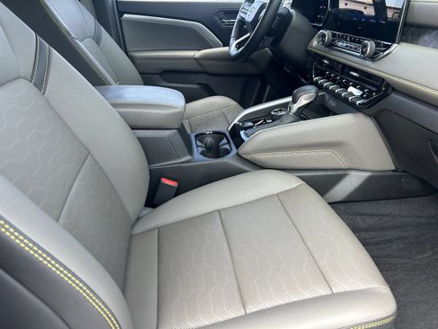 Used 2025 Chevrolet Colorado ZR2 AWD/4WD image 12