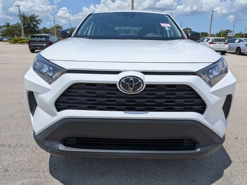 Used 2022 Toyota RAV4 LE FWD image 3