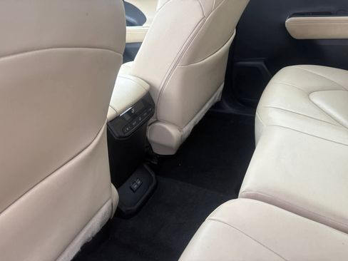 Used 2023 Toyota Highlander XLE AWD/4WD image 24