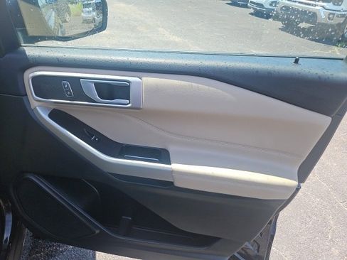 Used 2024 Ford Explorer XLT w/ Equipment Group 202A image 10