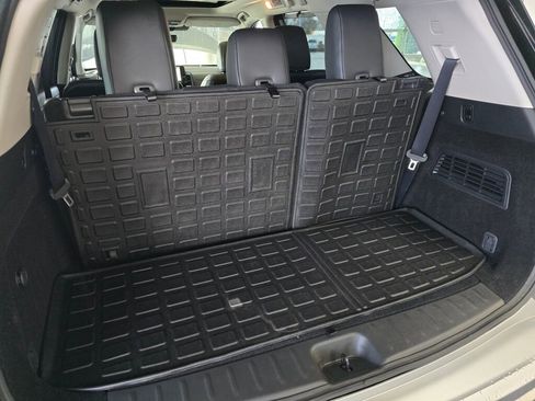 Used 2025 Nissan Pathfinder SL w/ SL Premium Package image 16