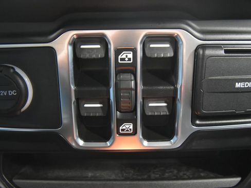 Used 2021 Jeep Wrangler Unlimited Sahara image 16