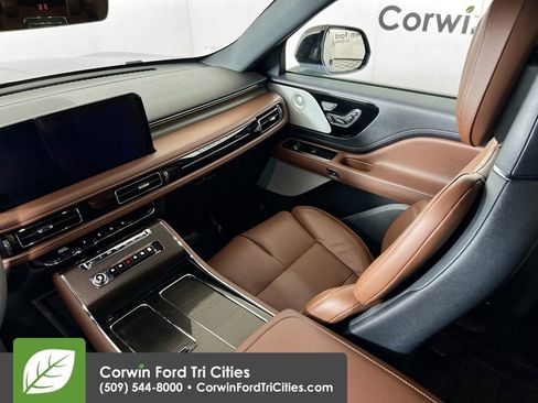 Used 2025 Lincoln Aviator Reserve w/ Equipment Group 201A AWD/4WD image 30