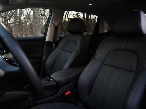 Certified 2025 Honda HR-V EX-L image 17