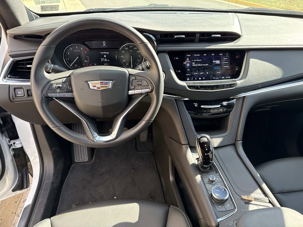 New 2025 Cadillac XT6 Luxury FWD image 18