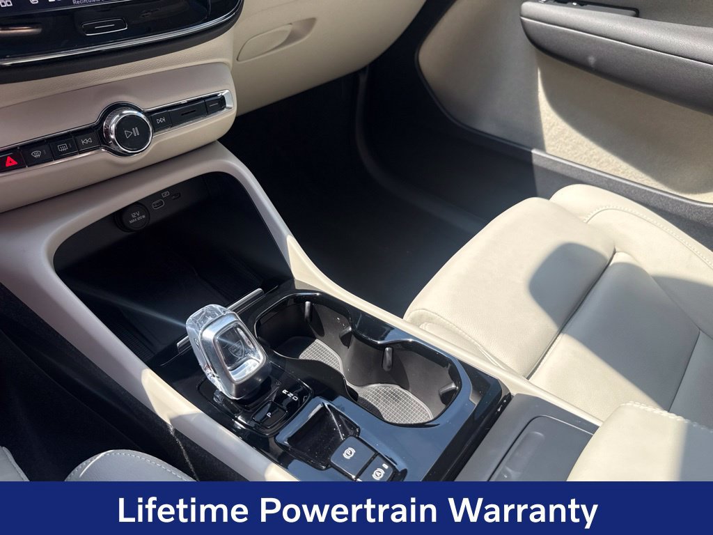Certified 2024 Volvo XC40 B5 Plus w/ Protection Package Premier AWD/4WD image 15