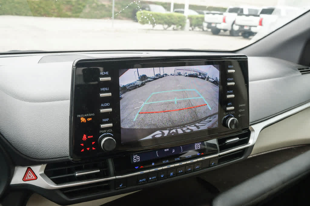 Used 2021 Toyota Sienna XLE FWD image 24