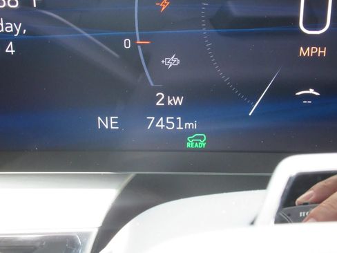 Certified 2025 Cadillac Lyriq Luxury AWD/4WD image 33