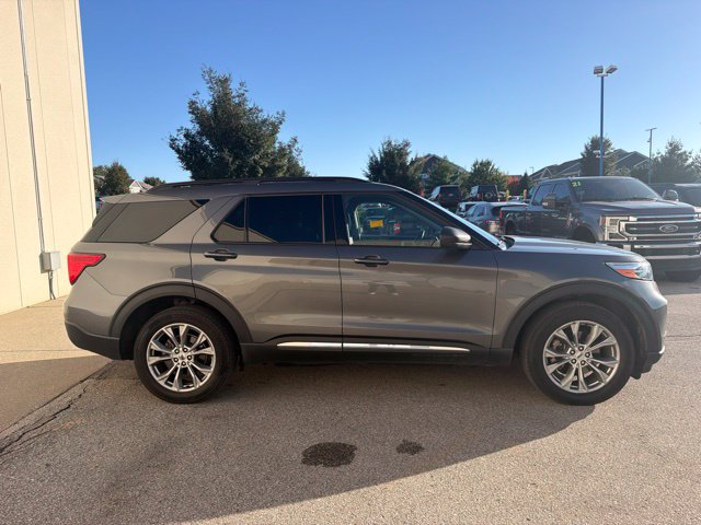 Used 2023 Ford Explorer XLT w/ Equipment Group 202A AWD/4WD image 3