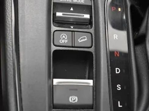 Used 2025 Honda CR-V LX image 34